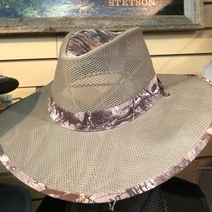 Big Brim Mesh chin-cord Camo trail hat